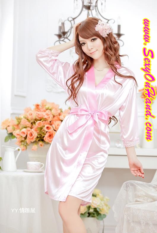 เสื้อคลุม เซ็กซี่ ชุดคลุม อาบน้ำ กิโมโน ผ้าไหมเทียม สีชมพูอ่อน สีหวาน ผ้านิ่ม ลื่น ใส่สบายมาก พร้อมสายผูก + กางเกงใน G-string