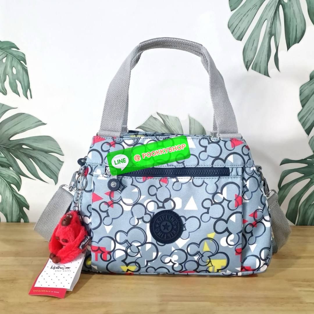 KIPLING ELISE HANDBAG กระเป๋าถือและสะพายไหล่ วัสดุ Polyester 100% ขนาดกำลังพอดี จุของได้มาก มีหูจับสองสาย ถือสะดวก น้ำหนักเบา มีช่องซิป ด้านหน้า ช่อง กระเป๋าหลักเปิด-ปิดด้วยซิป มี3 ช่องว่างใส่ของได้จุมากๆ ใส่มือถือได้ กระเป๋าสตางค์ใบยาว และ เครื่องสำอางค์