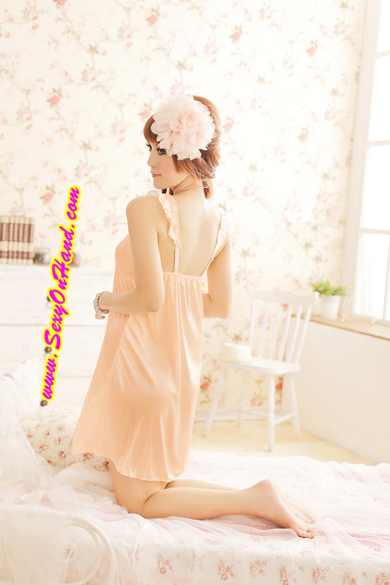 ชุดนอนเซ็กซี่ ผ้าไหมเทียม เล่นขอบลูกไม้ lสีพีชอ่อน เนื้อผ้าละเอียดสวยหรู จับจีบระบาย สีโอรส สไตล์คุณหนูๆ