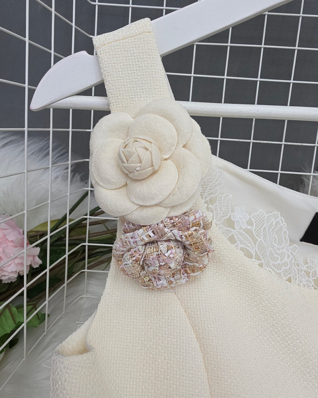 เสื้อแฟชั่น Luxe Lace Detail Button Vest