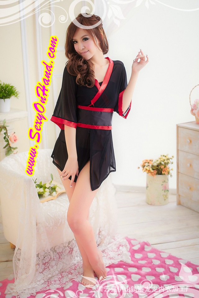ชุดคลุมเซ็กซี่ แนวคอสเพลย์ ชุดยูกาตะ กิโมโน เสื้อคลุมญี่ปุ่น ชุดแฟนซี ชุดกิโมโนสั้น ซีทรู สีดำ ขอบแดง พร้อมสายคาดเอวสีดำ ติดโบว์แดง เซ็กซี่ ฉุดๆ เลยจ้า