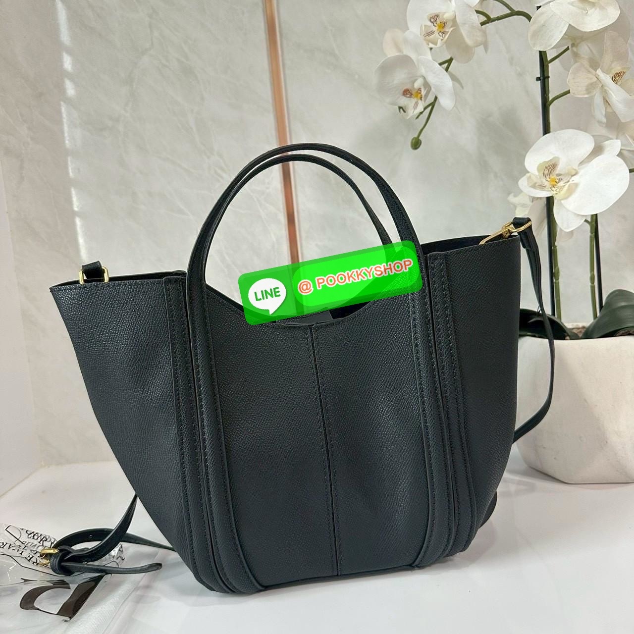 ZARA MINI CITY BAG WITH TOPSTITCHING กระเป๋าถือ /สะพายข้างยกระดับลุคของคุณด้วยกระเป๋ามินิซิตี้ดีไซน์โมเดิร์น โดดเด่นให้กับทุกสไตล์การแต่งตัว