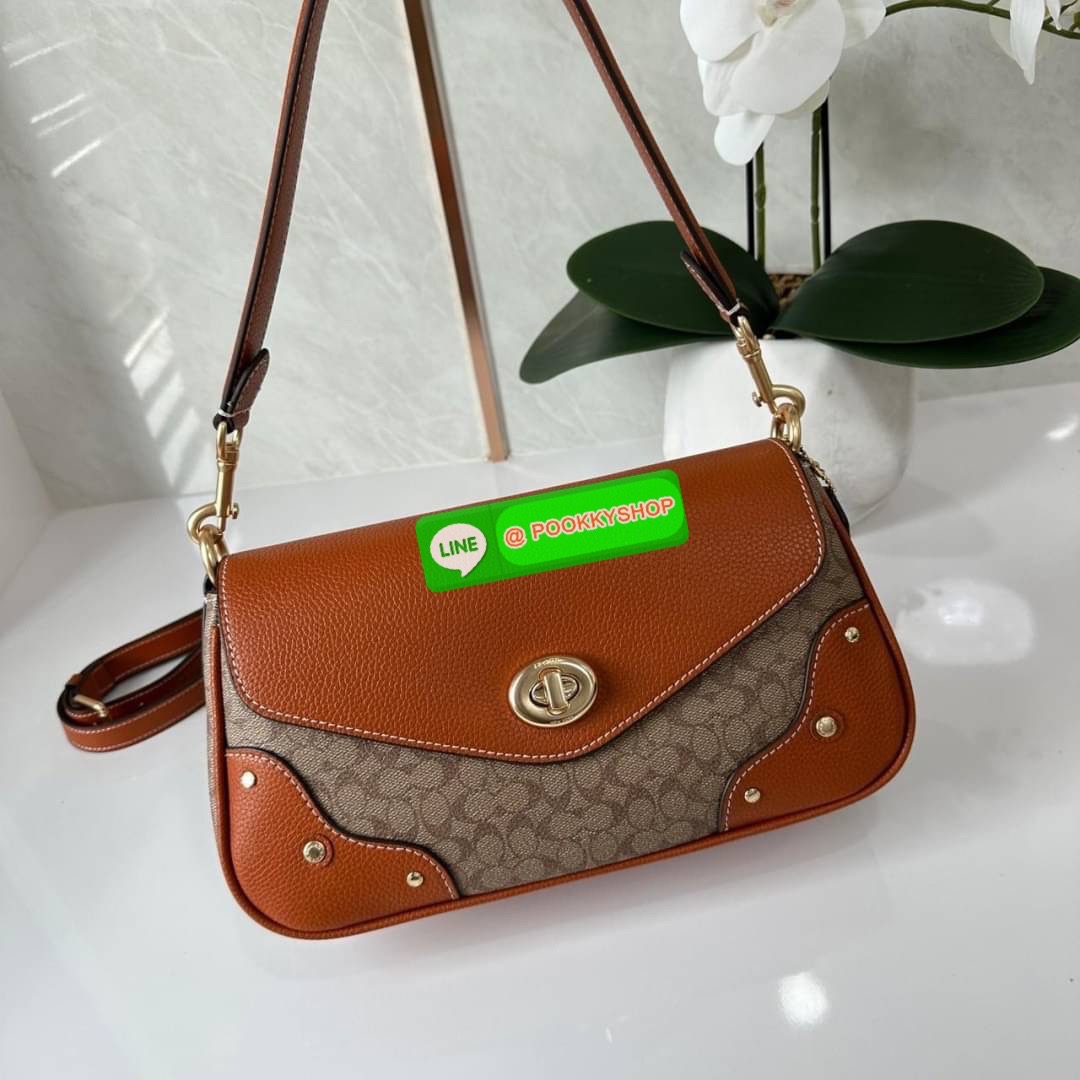 COACH MILLIE SHUOLDER BAG (COACH CE639) กระเป๋าคล้องไหล่และสะพายข้าง วันดุแคนวาส+หนังแท้ เปิด-ปิดกระเป๋าแบบหมุนล็อค ภายในใส่กระเป๋าเงินใบยาว ของจำเป็นอื่นๆได้ มีช่องซิปให้ใส่ของจุกจิก ด้านหลังกระเป๋ามีช่องซิปอีก1ช่อง สายถอดได้ทั้ง2สาย