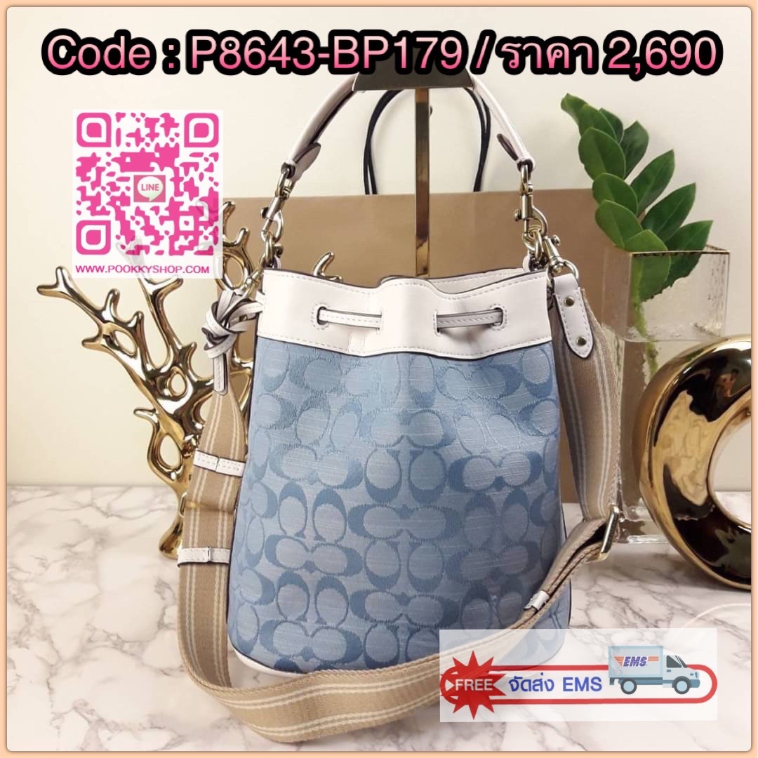 NEW IN HOT ITEM >>ทรงฮิต ติดจรวด หลงรักกันแทบทุกราย😍>>COACH FIELD BUCKET BAG IN SIGNATURE CHAMBRAY (C4693)🍁กระเป๋าสะพายข้างทรงขนมจีบ ทรงสวยมากมาย//วัสดุผ้าทอลาย signature โดดเด่นสียีนส์ ตัดกับขอบหนังแท้คุณภาพ >>มี 2 สายสะ