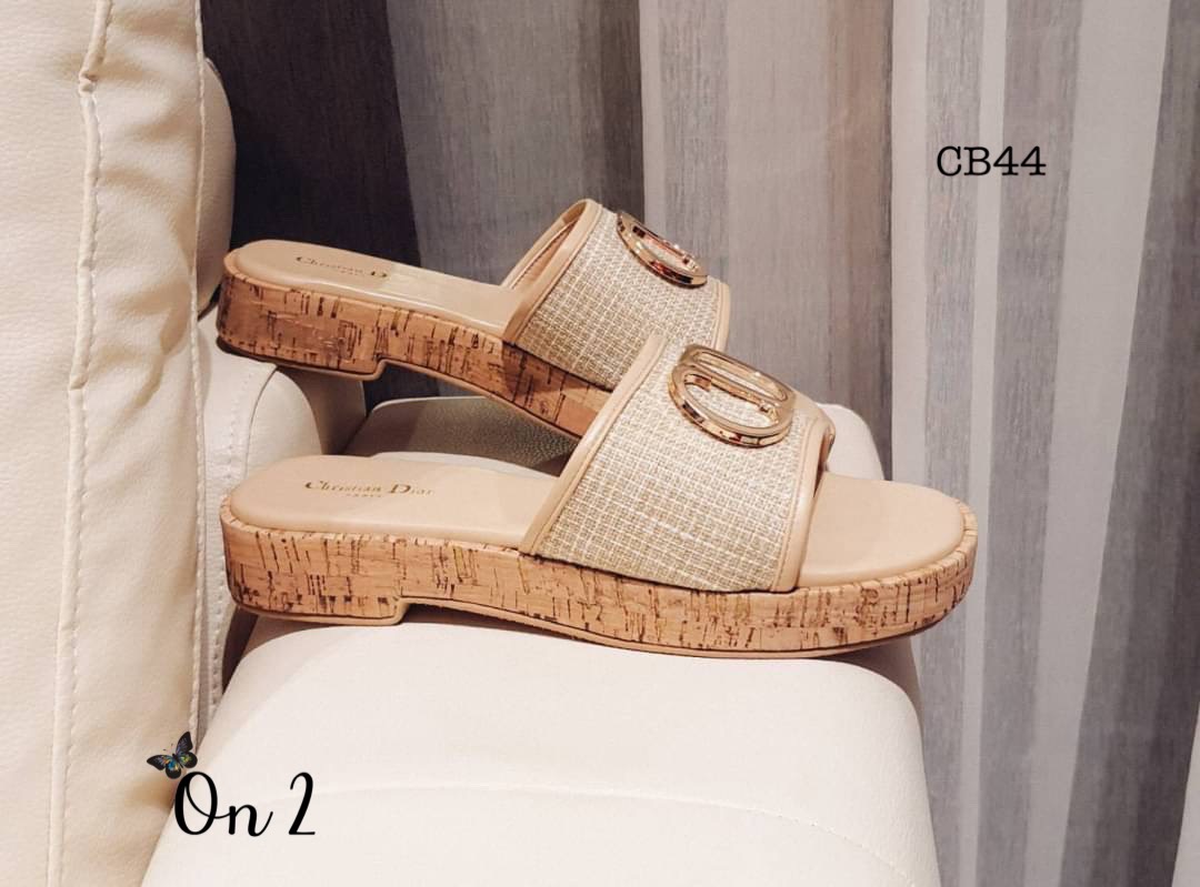 Dior shoes รองเท้าแตะสวมเสริมส้นหนา หน้าประดับอะไหล่ CD พื้นปั้มแบรนด์ทรงสวยใส่สบายพร้อมส่ง2 สี