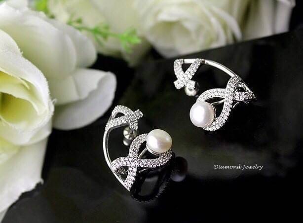 The Best of APM Earring !!! เซตต่างหู งานเพชร CZ แท้ประดับมุกค่ะ เพชรวิ้งวาววับต่างหูเพชร CZ แท้ งานสวยหรู มีคลาสมากๆค่ะ ดีไซส์สวย เท่ห์มากกกกกกกกกกกกกๆๆๆๆๆๆจ้า ใส่แล้วดูดีมั่กค่ะ งานรุ่นนี้การันตีความสวยเลยนะคะ รุ่นนี้ขอยกให้เป็น Must Have Item เลยคะ เพช