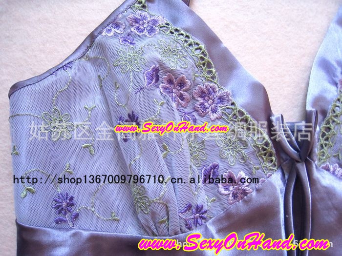 ชุดนอน ผ้าไหม สีม่วง ปักลูกไม้อก สีม่วงเขียว แบบชุดสวยหรู คลาสสิคมากๆเลยคะ เนื้อผ้านุ่มลื่น มัน สวมใส่เย็นสบายคร่าา งานตัดเย็บพรีเมี่ยม เนื้อผ้า AAA คร่าา