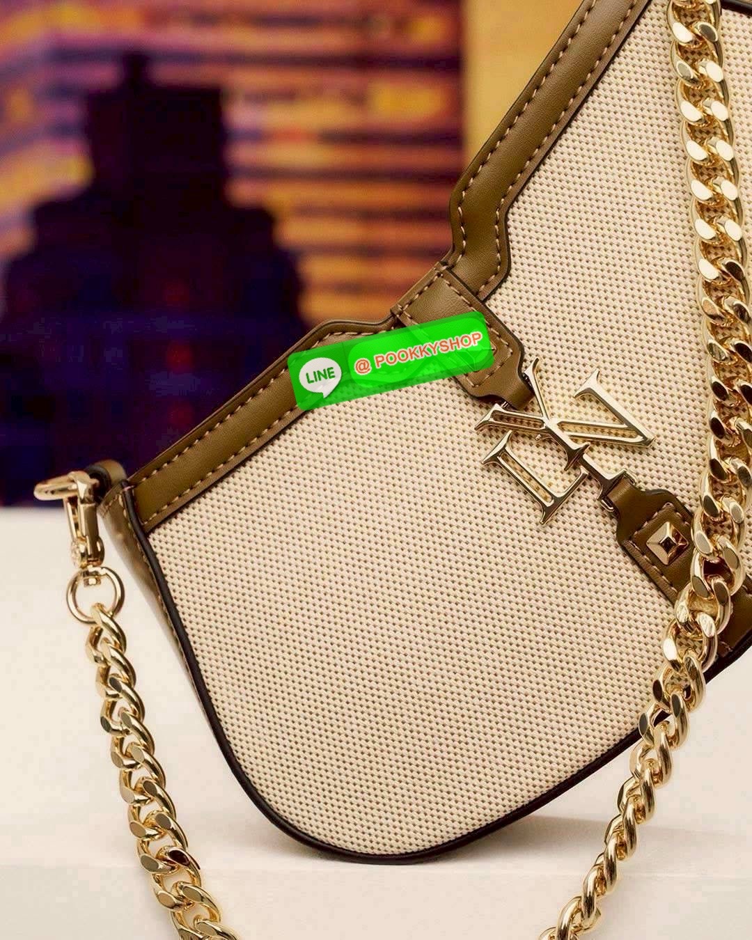 LYN น้ำหนักเบา ใช้ง่าย ดูแพง กระเป๋าลิน Lyn ทรงพอช สะพายข้างได้ คล้องไหล่ได้ ได้สายสะพาย 2 เส้น