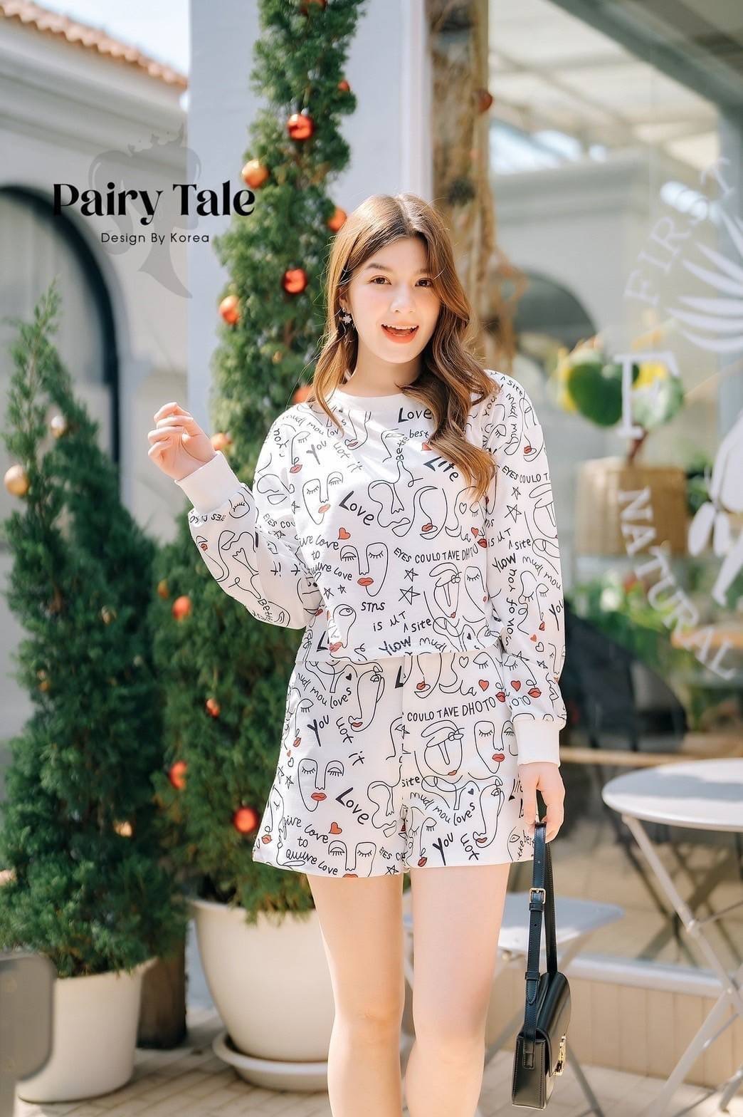 Set Lyn around เสื้อแขนยาว แมตกางเกงขาสั้น ผ้าเสื้อวอมเนื้อไม่หนามากนะคะ พิมพ์ลายตามแบรนด์ งานสวยใส่น่ารักก