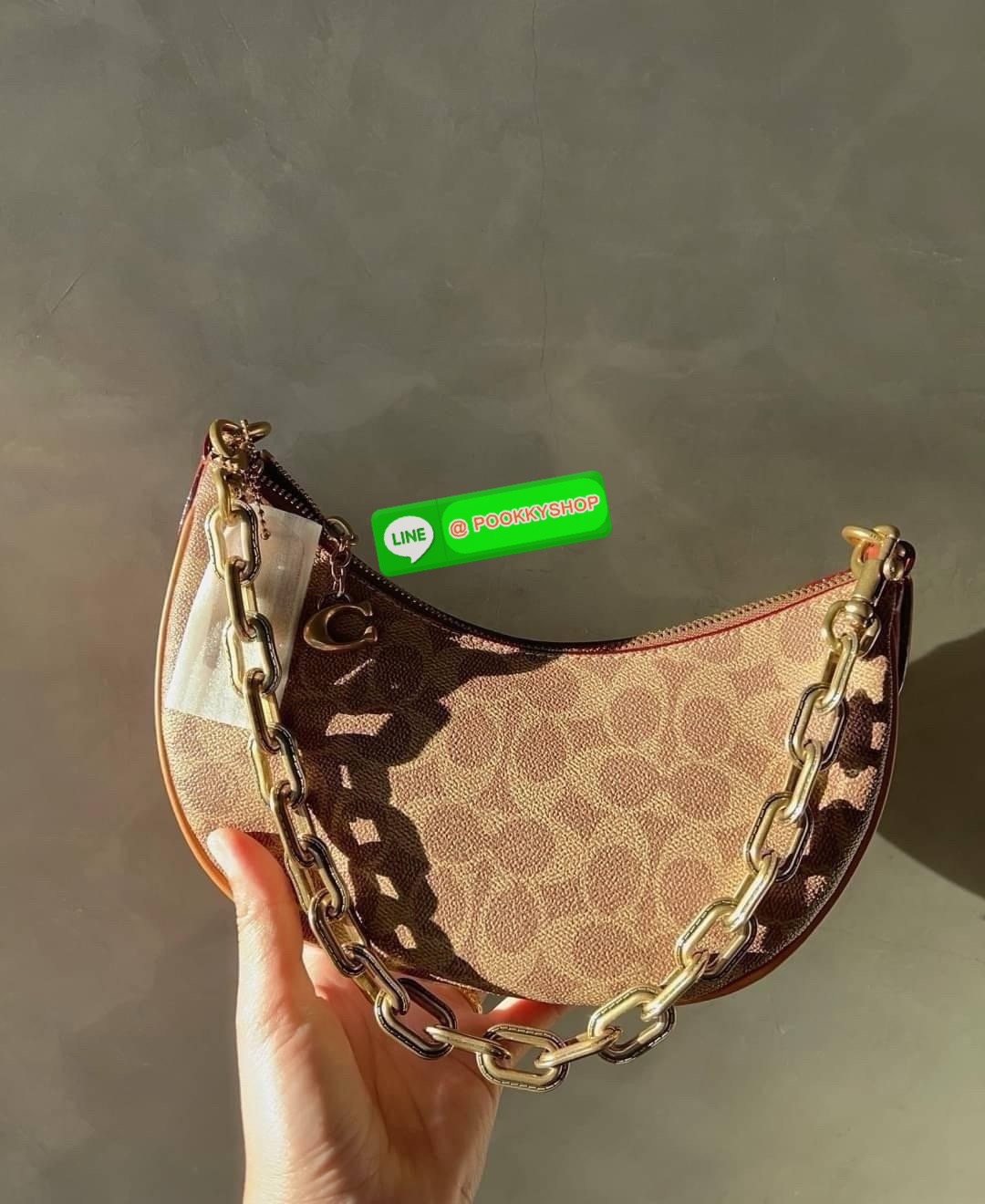 COACH MIRA SHOULDER BAG((CM582//583)) 💌เอาอะไรมาไม่คุ้ม ใบเดียวเอาอยู่ตลอดวันไม่ว่าจะตอนกลางวันหรือใช้ไปปาตีร์กลางคืน! หนังแท้อย่างดี นิ่มสวยคลาสสิคมากๆ