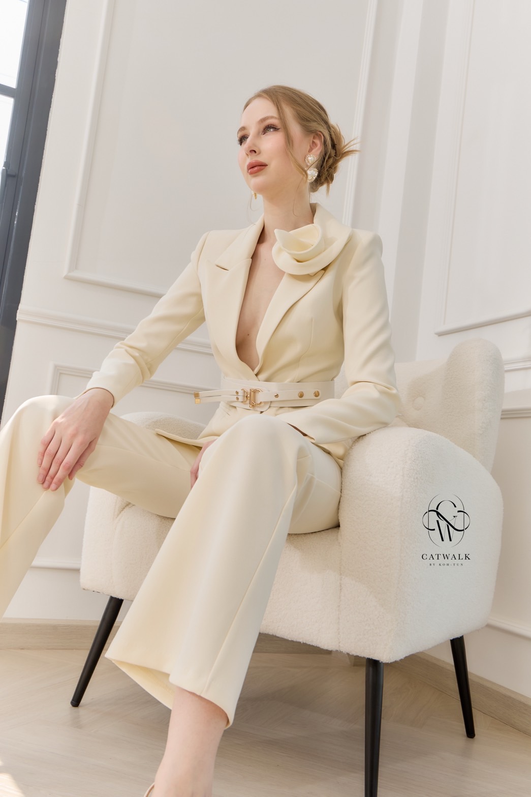 ชุดเซทแฟชั่น กับSet BLAZERปกดอกไม้+เข็มขัด+กางเกงทรงสวย