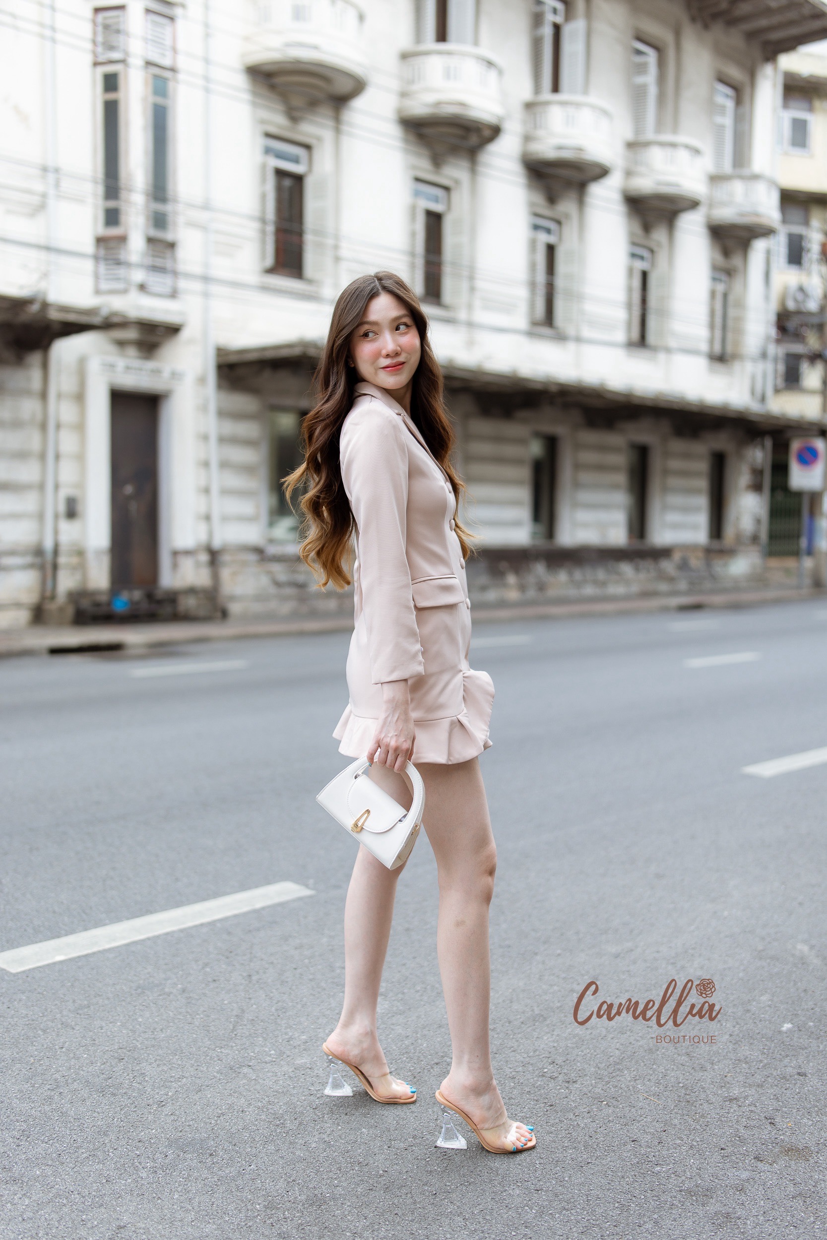 เดรสแฟชั่น ชุดเดรสสูทแขนยาวระบายๆ แขนแต่งกระดุมเรียงเม็ดสวย