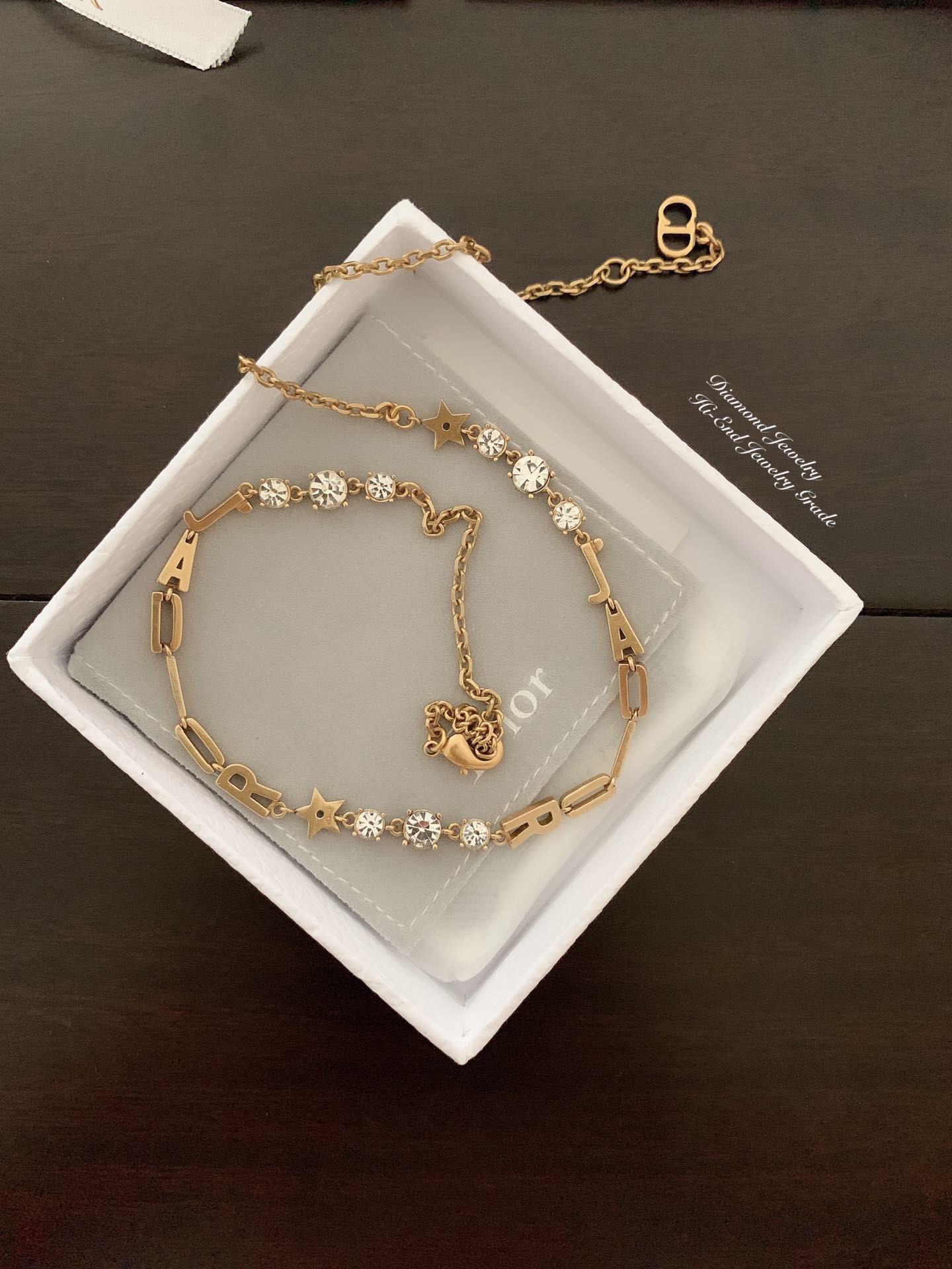 Hi-End Quality !!!! Christian Dior Necklace สร้อยคอดิออ คอเลคชั่นล่าสุด งานสวยคะ ตัวเรือนสีทอง น้ำหนักใกล้เคียงของจริงที่สุด งานอย่างดี มีน้ำหนัก ** ไม่ใช่งานเกรดถูกนะคะ ** สั่งผลิตจากต้นแบบแท้ ดาราเซเลปใส่กันแทบทุกคน ใส่ได้ตลอดไม่ตกเทรน เข้ากับทุกการแต่ง