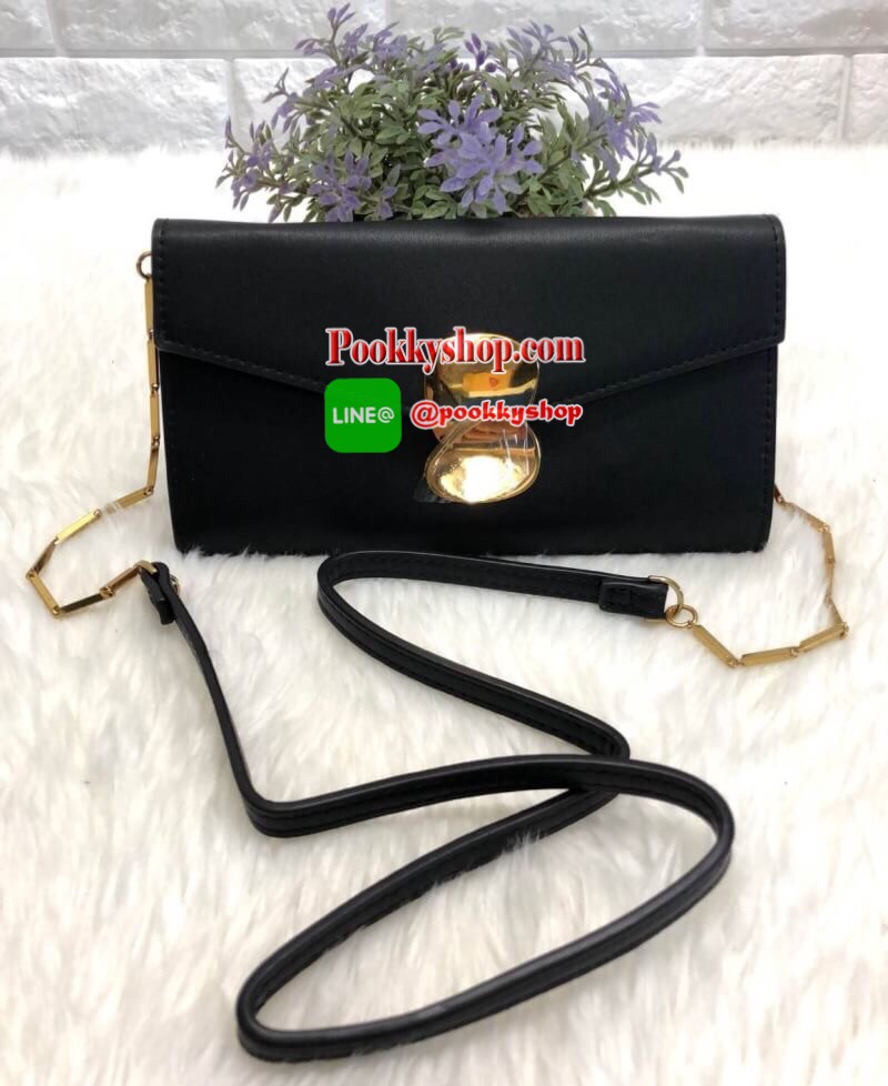 New arrival !!! CHARLES & KEITH METAL DETAIL PUSH-LOCK WALLET BAG พร้อมส่งรุ่นใหม่ล่าสุดค่ะ กระเป๋าสตางค์ใบยาวหนังเรียบ ดีไซด์ ตรงฝาปิดใช้อะไหล่ได้สวยงาม เปิดปิดแบบกดล็อค ภายในแบ่งช่องใส่ธนบัตร2ช่อง สามารถใส่มือถือตระกูลplus ได้ค่ะ มีช่องซิปกลาง และมีช่อง