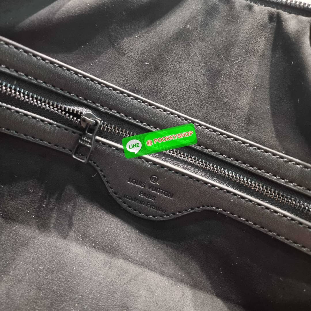 NEW IN LV KEEPALL SNOW BAG ใหม่ล่าสุดกับเวอร์ชั่นใหม่ สไตล์สปอร์ต กระเป๋าเดินทางสุดคลาสสิค ทึ่ใครๆก็เฝ้ารอ ไอเท็มที่จะทำให้การเดินทางไม่ธรรมดาอีกต่อไป ด้วยดีเทลความเป็นเอกลักษณ์ เรียบแต่หรู ดีไซน์ลายปักความเป็นเอกลักษณ์ผสาน ลวดลายโมโนแกรมฟลาวเวอร์ ลงบนผ้า