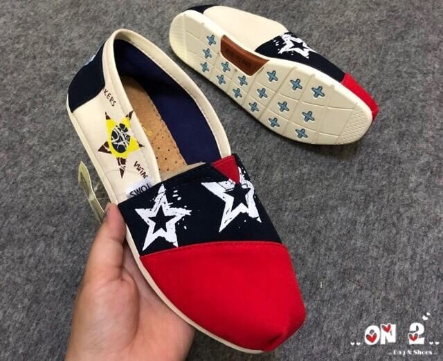 Toms Shoes พร้อมส่งค่ะส่งสุดฮิตรองเท้าสุดป๊อบมาทั้งลายNormal และลาย limited edition ใครรอรุ่นนี้อยู่ห้ามพลาดนะคะ