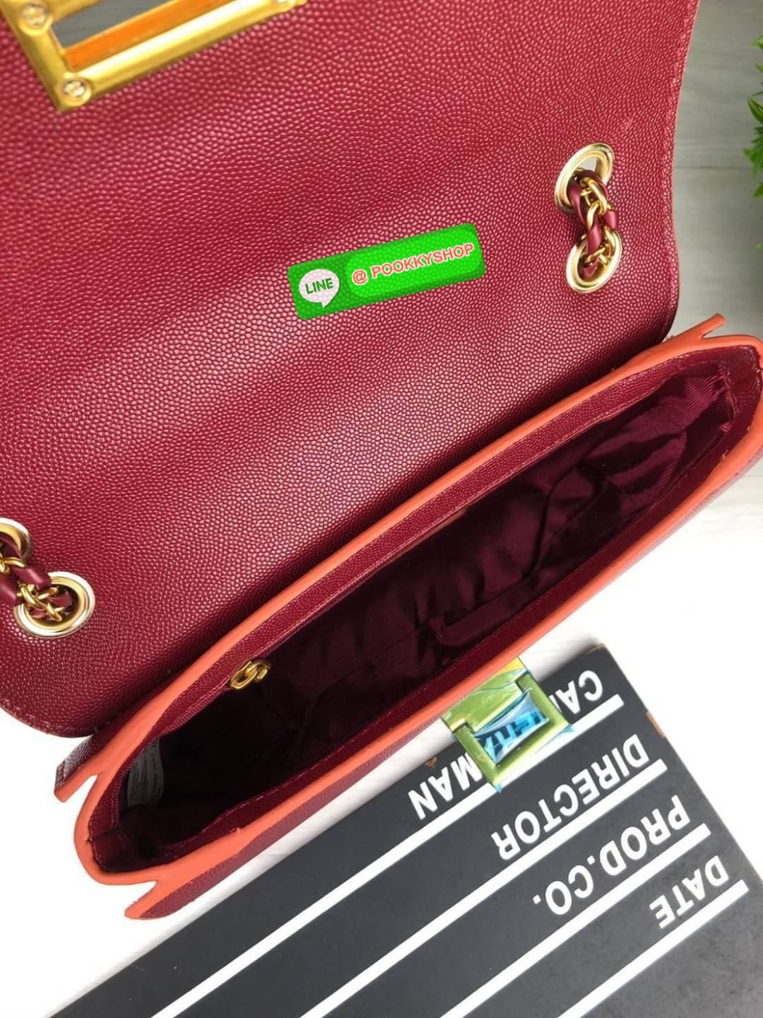 Restock พร้อมส่งครบสีค่า เพิ่มความหรูหราให้คุณกับใบนี้เลยค่ะ Charles & Keith Chain Strap Shoulder Bag กระเป๋าสะพายสายโซ่วางอยู่ทรง วัสดุหนังลายเกรน ตัดกับอะไหล่สีทองหรูหราลงตัว เปิดปิดแบบตัวดันล็อก ด้านในมีช่องซิปเล็ก1 ช่อง จุของได้ดี ใส่กระเป๋าเงินใบยาวไ