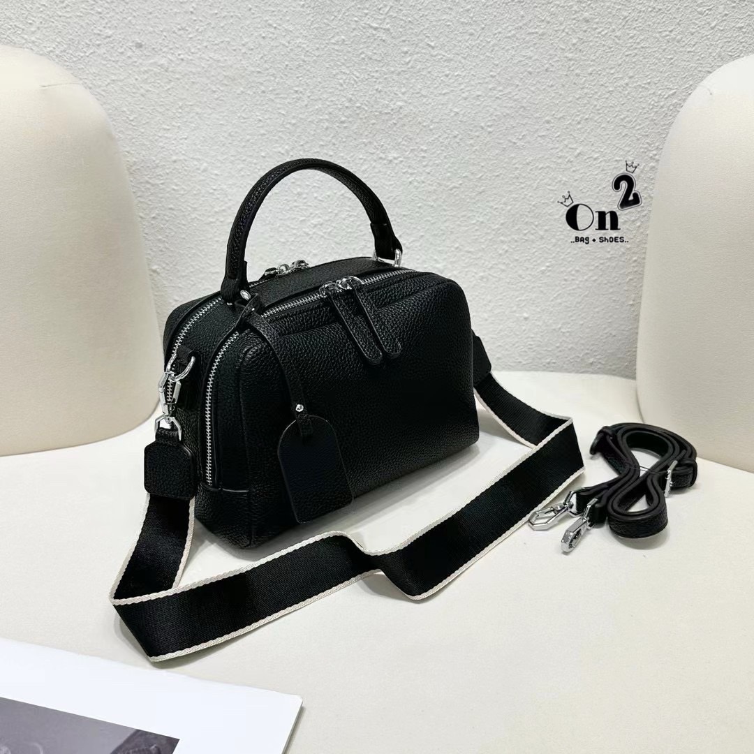Classic Working PU Bag ▪️กระเป๋าถือ &สะพายข้าง ทรงหมอน วัสดุเป็นหนัง PU Premium ทรงสวยมากก มีสายยาวให้ 2 เส้น (สายหนัง & สายผ้า)