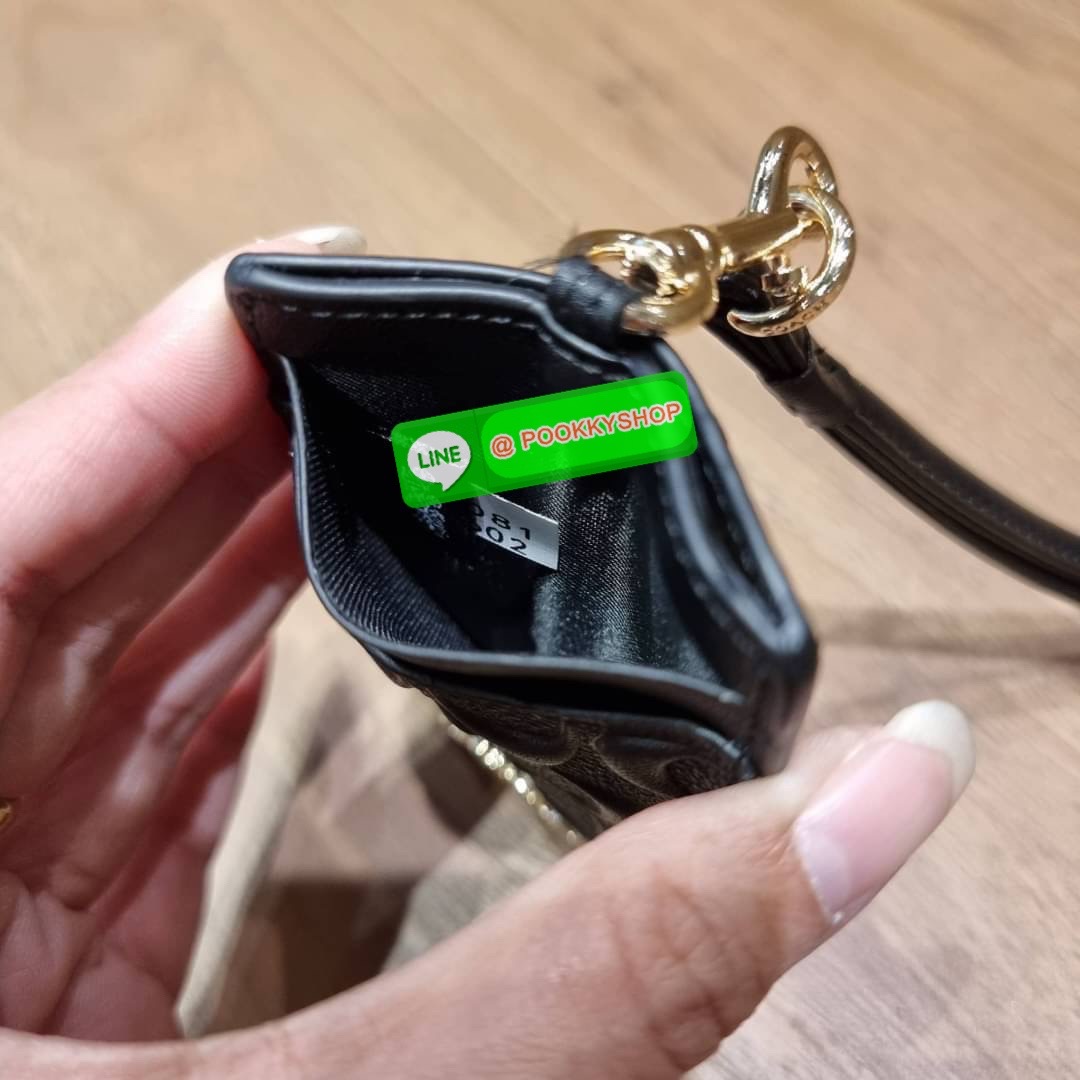 กระเป๋าใส่บัตรคล้องคอ Coach card holder ราคาพิเศษสุดๆ!!! ของหายาก!! ง่ายๆแบบไม่ธรรมดา!! คลาสสิคแต่มีดีเทลโดดเด่น!! กระเป๋าถนอมบัตร พร้อมสายคล้องคอ ดีไซน์ลวดลายสวย ดูดีทุกแบบ ใช้งานง่าย พกพาสะดวก จะใส่บัตรพนักงาน บัตรเครดิต บัตรปชช. ใบขับขี่ และบัตรอื่นๆที