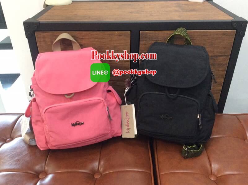 พร้อมส่ง Kipling k23525 casual lightweight waterproof backpack nylon shoulder bag รายละเอียด: KIPLING NYLON CITY BACKPACK กระเป๋าเป้สไตล์ลำลอง วัสดุ Nylon + Polyester น้ำหนักเบา มีหูหิ้ว มีช่องซิปใส่ของด้านหน้า 1 ช่อง ช่องใส่ของด้านข้าง 2 ฝั่ง เปิด-ปิดกระ