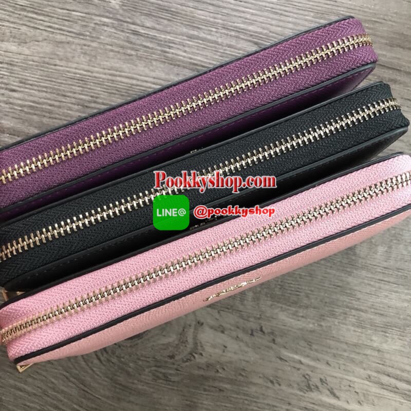 COACH Women Accordion Zip Wallet in Embossed Textured Leather กระเป๋าสตางค์ใบยาว เปิด-ปิดกระเป๋าด้วยซิปรอบ ด้านในมีช่องใส่บัตร ช่องใส่ธนบัตร และช่องซิปใส่เหรียญค่ะ ด้านหลังมีช่องใส่บัตร 1 ช่อง