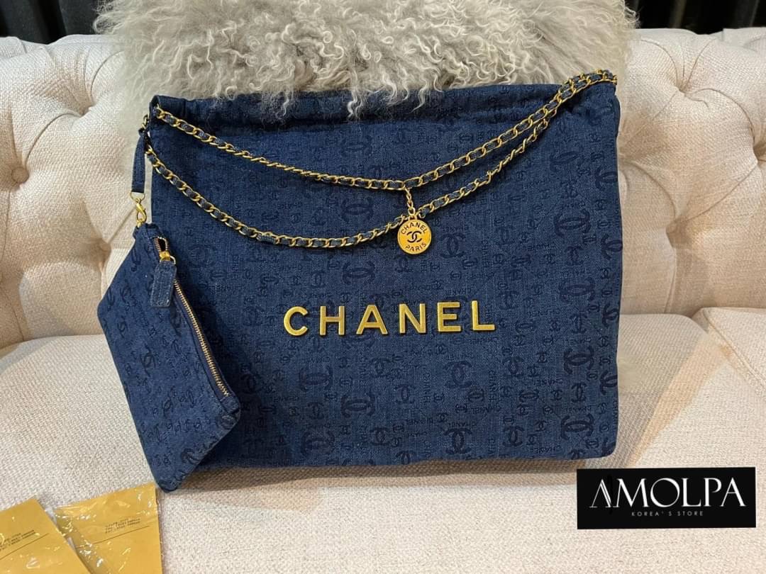 ต้องรีบจัดดด งานดี น้ำหนักดี ไม่เบา ไม่หนักจนเกินไป ไม่มีกลิ่นเหม็นของผ้า จัดเลยน๊า สวยม๊ากกกก กระเป๋า CHANEL 22 HANDBAG ใบสวยหรู หรูมากกก สวยยม๊ากกก งานเหมือนแท้ม๊ากก