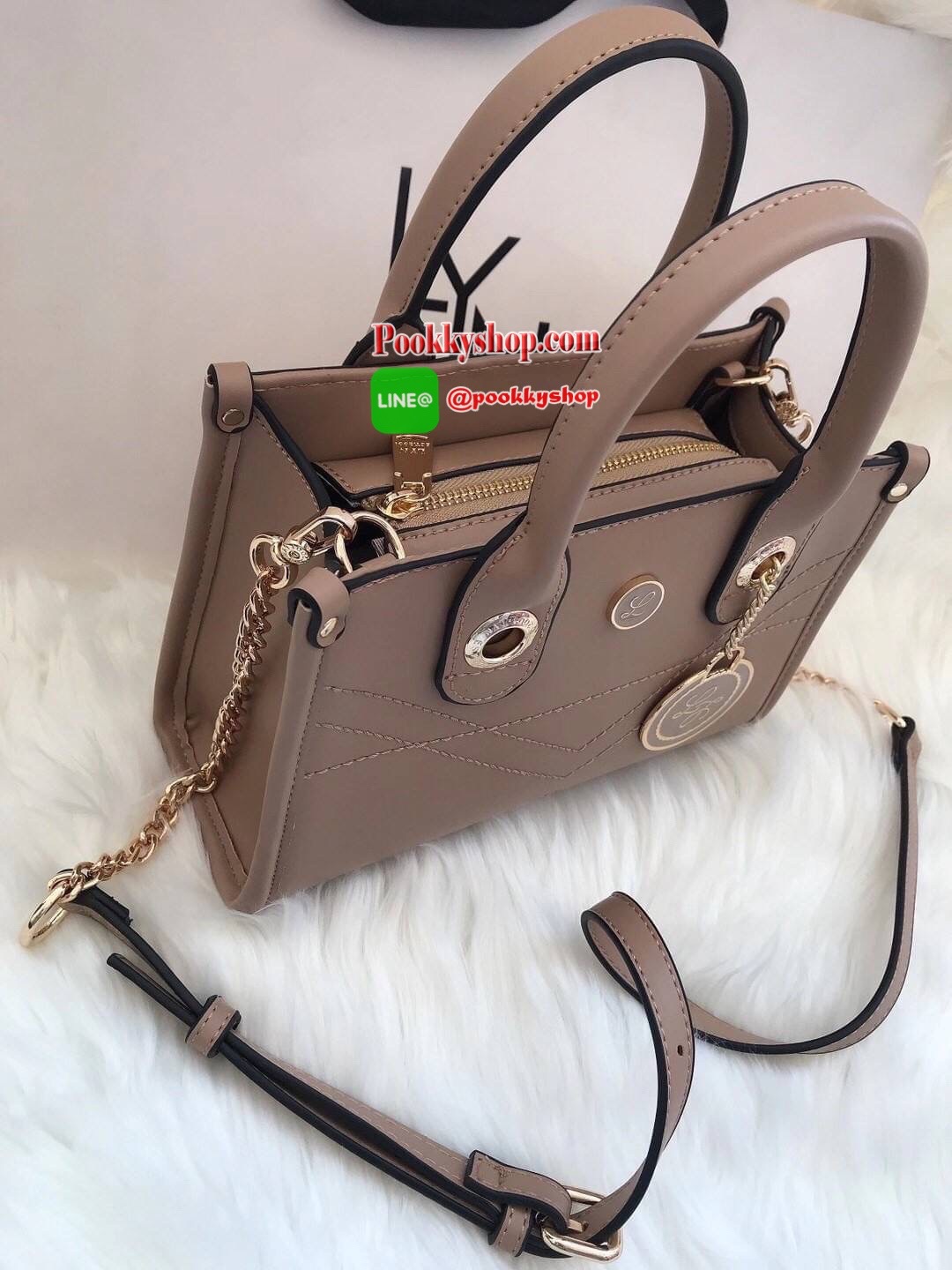LYN PALAZZO M HANDBAGS กระเป๋าถือและสะพายข้าง เรียบหรู พร้อมสายยาวปรับได้ ใช้งานทุกโอกาส ด้านในใส่จุ