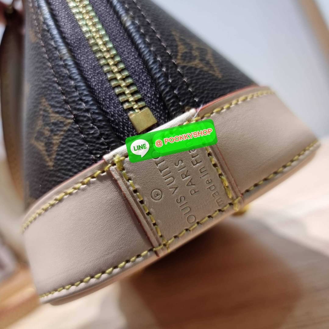 HOT ITEM!! LV Alma bag กระเป๋าทรงโดมสุดฮิต ที่สาวๆตามหา สวยสะพายขับผิว อัพลุคไฮน์ที่สุด ขนาดกำลังดี วัสดุหนังแคนวาส สลับหนัง cowhide เรียบ ดูหรู หูจับในตัวทำให้ใช้งานได้สะดวก และมีสายครอสสะพายข้างให้ เปิด-ปิดด้วยซิป มีกุญแจล็อคได้ ภายในโล่งกว้าง ใส่ของสำค