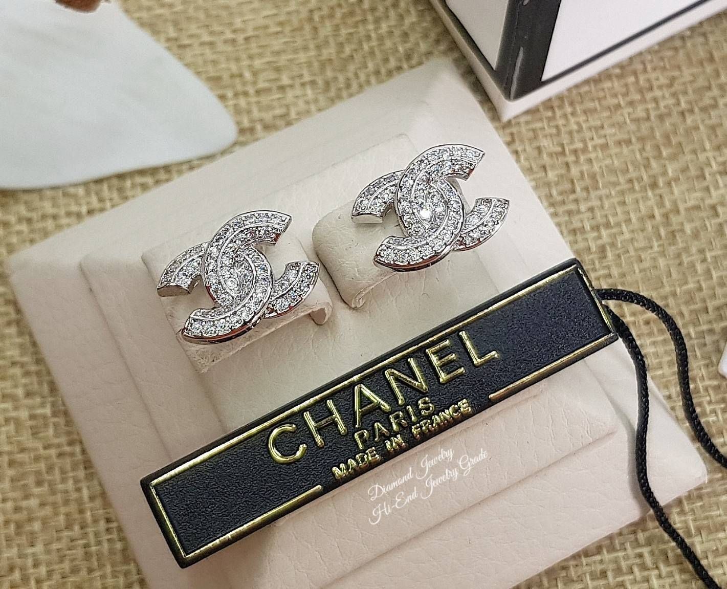 New Arrival !!! Chanel Earring ต่างหูชาแนล เกรดจิวเวอรี่ งานน่าร๊ากกก ดูดี งานสวยมากกกกกทุกแบบคะ เพชรใส ไม่ขุ่นแม้แต่เม็ดเดียว ซื้อไปไม่ผิดหวังแน่นอนคะ ตัวเรือนสีเงิน ตามรูป งานชุบ 18KGP ไม่ลอกไม่ดำ Made in Korea