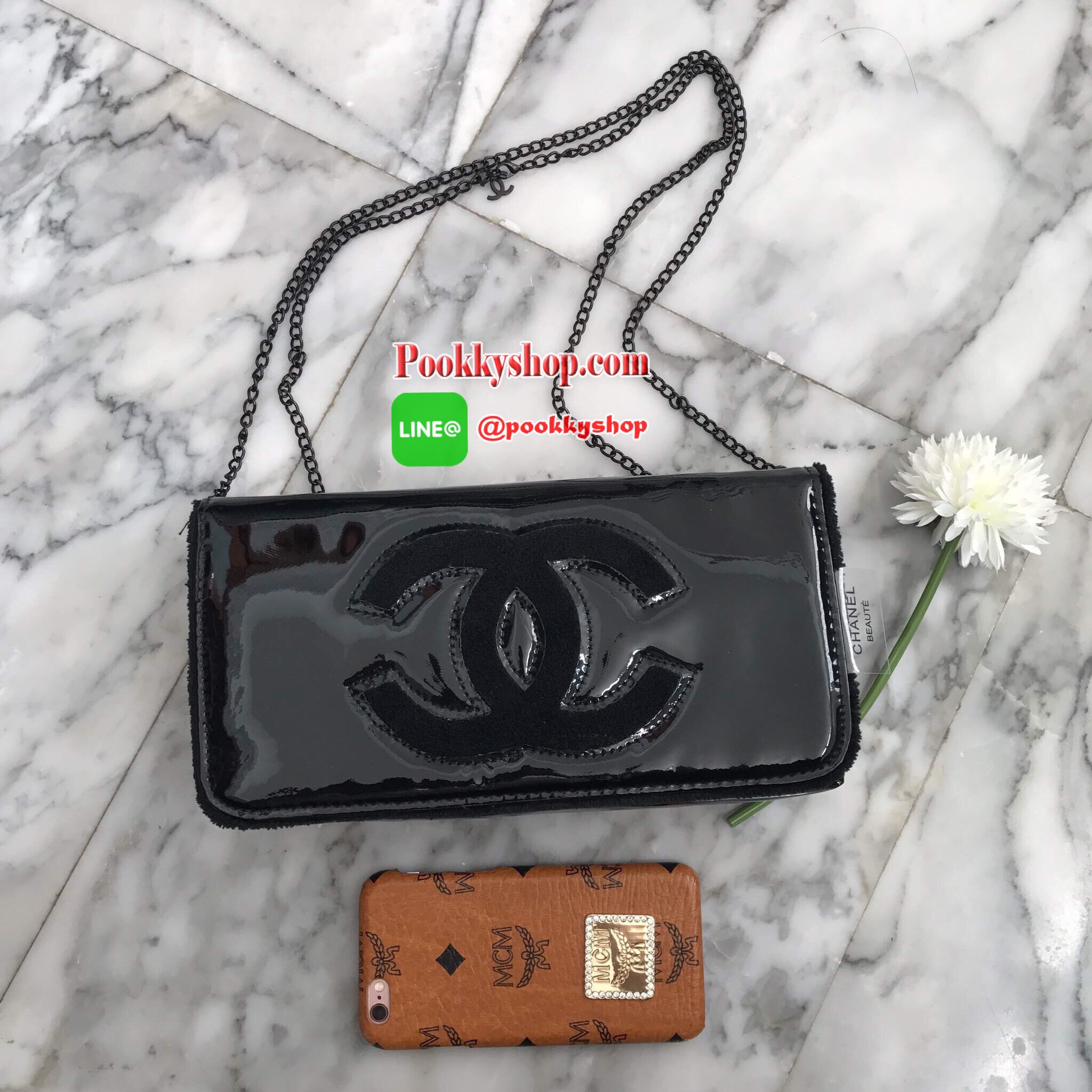 Best seller สินค้าเข้าใหม่ งานพรีเมี่ยมกิ้ฟจากเคาเตอร์ต่างประเทศ กระเป๋า สวยๆ จาก แบรนด์ Chanel เป็นกระเป๋า ใบสวยรุ่นหายาก ขนาดกำลังดี เลิศมาก ใช้แล้วไฮโซ สวยเกินราคาแน่นอนคะ ภายในบุขนเฟอร์นิ่มมากกก เก็บของอย่างดี ใบนี้ ห้ามพลาดเลย มาจำนวนจำกัดนะคะ