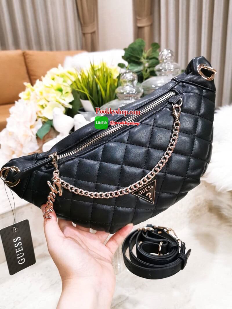 NEW ARRIVAL! Guess Kyli Fanny Pack Belt Bag 2019 กระเป๋าสะพาย/คาดเอว/คาดอกรุ่นใหม่ล่าสุดจาก GUESS FACTORY วัสดุหนังเเกะสังเคราะห์แบบนิ่มลายตารางเปิดปิดด้วยซิป ด้านหน้าประดับโซ่ห้อยโลโก้ดูมีดีเทล ด้านหลังมีช่องซิป ภายในมีโลโก้และช่องซิป สะพายได้หลายแบบไม่จ