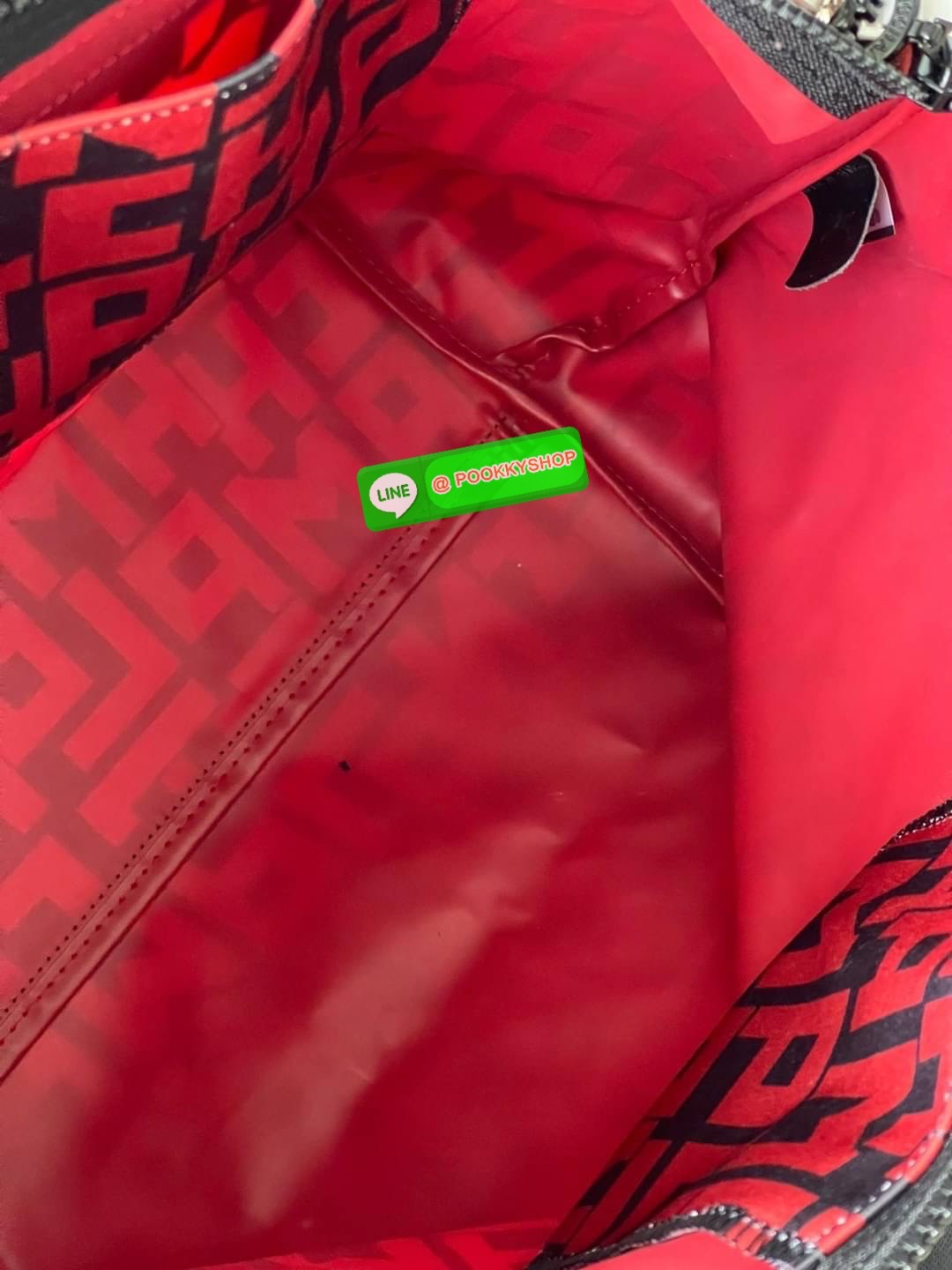 💕Longchamp LE PLIAGE LGP TOP HANDLE BAG M พบกับคอลเลคชั่นใหม่ล่าสุด มีดีไซน์ที่เรียบหรูและคลาสสิก แฝงด้วยลูกเล่นแบบเฟมินีน แถมยังมีน้ำหนักเบาอย่างไม่น่าเชื่อ มาพร้อมกับหูจับกระเป๋าคู่และฝาปิดแบบกระดุม กระเป๋าถือใบนี้สามารถใช้ถือแบบทั่วไป มีสายสะพา