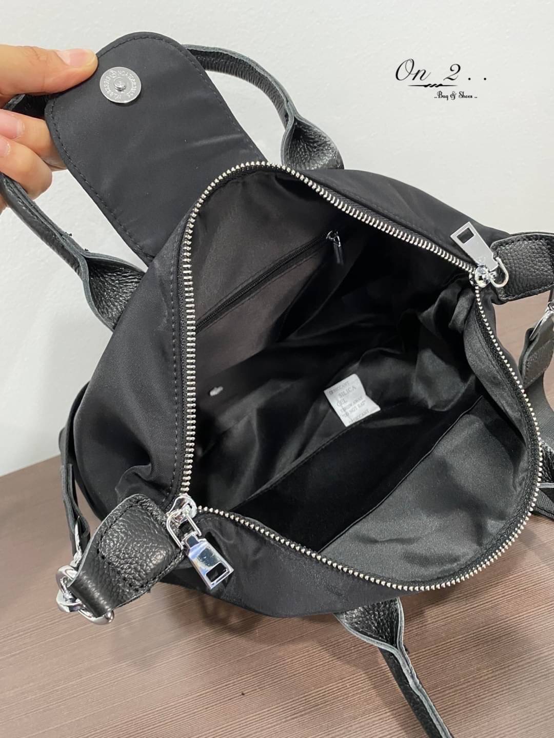 New Arrival 🔥🔥🔥 Nylon Bag with crossbody ▪️กระเป๋าผ้าไนลอน ไซด์กลาง ▪️หิ้วได้ สะพายข้างได้