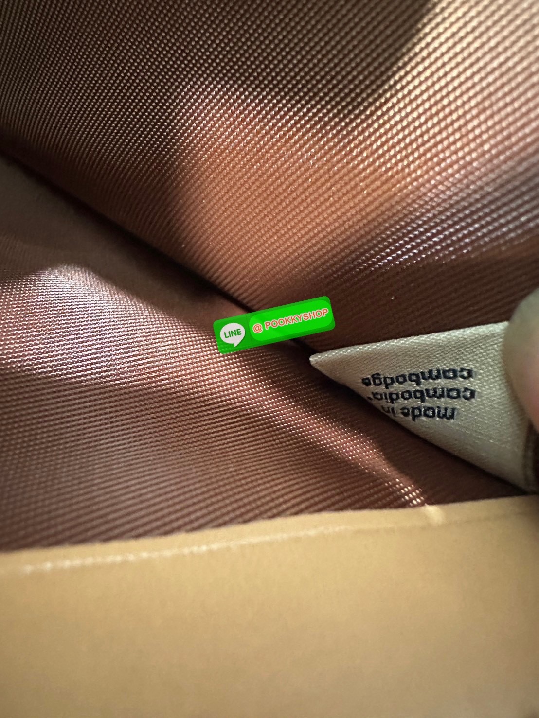 ❤️COACH MEDIUM CORNER ZIP WALLET IN SIGNATURE CANVAS💜 คอลเลคชั่นใหม่งานหรู งานดูแพง จัดให้เลย!! กระเป๋าสตางค์ใบกลาง ดีไซน์ใหม่ สุดหรู แค่เห็นก็ต้องเลิฟ ถือใช้ขับผิวทุกสี วัสดุหนังแท้ปั๊มลายนูนสวยคม ภายในมีช่องใส่บัตร ใส่ธนบัตรได้ครบ และมีช่