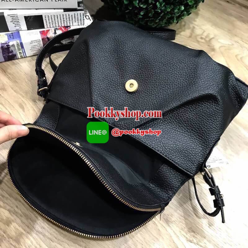 รีพีทรอบที่14!!! Don't Miss! ไอเท็มที่สาวๆกดLikeกันรัวๆ MANGO QUITED SHOULDER BAG กระเป๋าสะพายวัสดุหนังแกะสังเคราะห์แบบนิ่มประดับโลโก้อะไหล่ทองด้านหน้า เปิดปิดได้2ช่องทั้งฝาปิดกระดุมแม่เหล็กหรือซิปรอบปากกระเป๋า มาพร้อมสายสะพายยาวขนาดกำลังดี น้ำหนักเบ