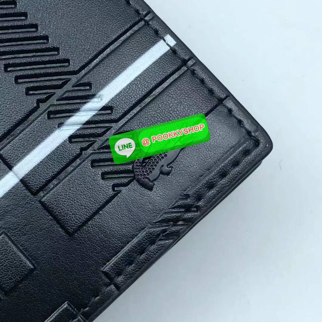 ลาคอส SHORT WALLET กระเป๋าสตางค์แบบพับ2ตอนสำหรับผู้ชาย มีช่องใส่บัตร 8 ช่อง และช่องใส่ธนบัตรอีก 1 ช่อง กระเป๋าสตางค์หนังคุณภาพดีตามแบบฉบับของแบรนด์ มาพร้อมกล่อง ถุงกระดาษแบรนด์แบรนด์แข็งแรงสวยมากค่ะ ไม่ว่าจะใช้เองหรือเป็นของขวัญก็สุดคุ้มและน่าใช้ ห้ามพล