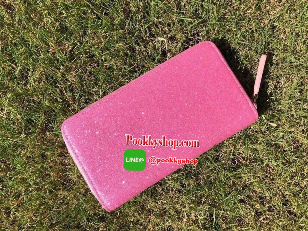 KATE SPADE JOELEY LONG WALLET กระเป๋าสตางค์ใบยาวรุ่นใหม่ล่าสุดหนัง Saffiano สไตล์ PRADA สวยน่าใช้ตัวเนื้อกระเป๋าตกแต่งด้วยกลิทเตอร์ทั้งใบ สวยหรู ภายในมีช่องซิป1ช่อง และช่องใส่บัตรหลายช่อง ใส่เหรียญ บัตรได้เยอะ ตัวจริงสวยน่าใช้มากค่ะ