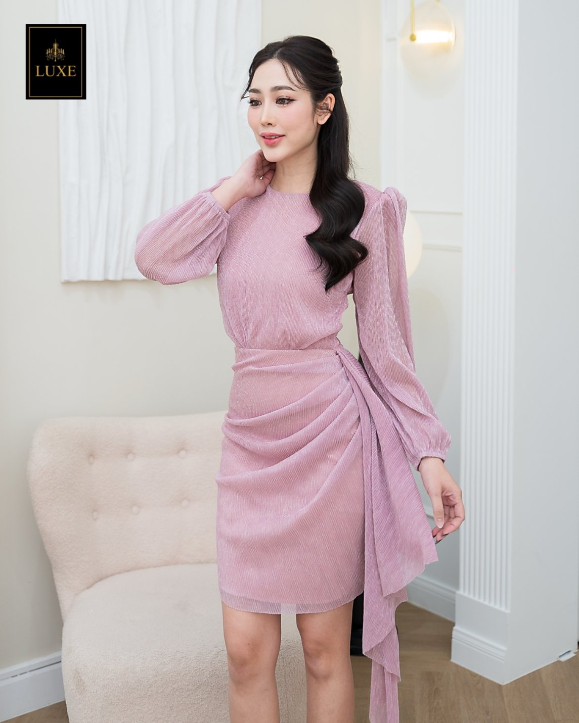 เดรสแฟชั่น เดรสเสื้อคอป้ายแขนยาว กระโปรงสั้นทรงสอบ