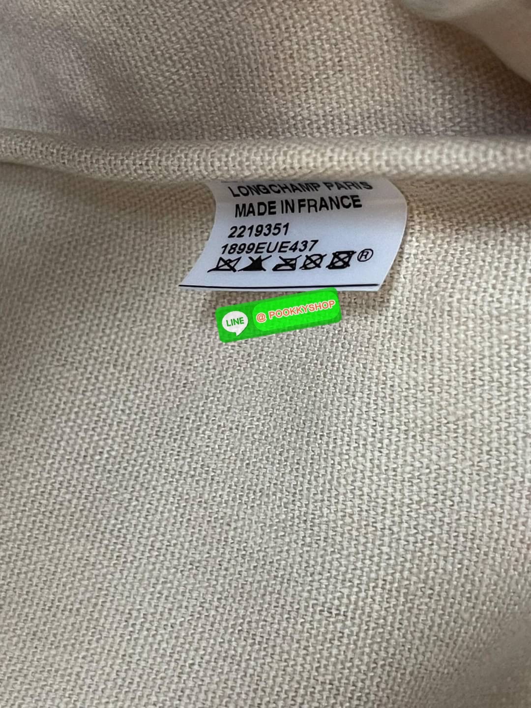 Longchamp x EU Le Pliage tote bag L คอลเลกชันพิเศษจาก Longchamp ที่น่ารักสุดๆ สำหรับซัมเมอร์นี้ กระเป๋ารูปทรงคลาสสิกที่มาในลวดลายและสีที่ออกแบบมาพิเศษ ยังคงความเป็น Le Pliage กระเป๋าสะพายไหล่ทรงTote ใส่ของได้จุอย่างเหลือเชื่อ ยังมีซิปปิดเพิ่มความปลอดภัย น