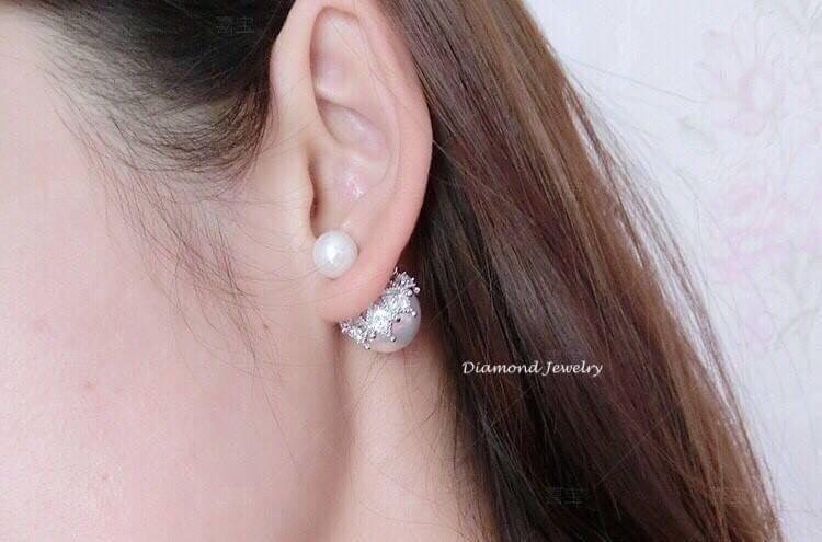 The Best Seller !!!! มาแล้ว มาแล้ว ปรบมือรัวๆเลยจ้า ให้กับต่างหูมุก APM คู่นี้เลยจ้าาา งานมุก งานจิว สวยมว้ากกกก พลาดแล้วจะเสียใจน้าพูดเลย ตกแต่งเพชร CZ แท้ งานฝัง ดีไซส์อย่างดี สุดหรู ตัวเรือนชุบ 18KGP ไม่ลอกไม่ดำ Made in Korea