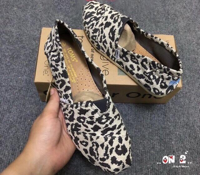 Toms Shoes พร้อมส่งค่ะส่งสุดฮิตรองเท้าสุดป๊อบมาทั้งลายNormal และลาย limited edition ใครรอรุ่นนี้อยู่ห้ามพลาดนะคะ