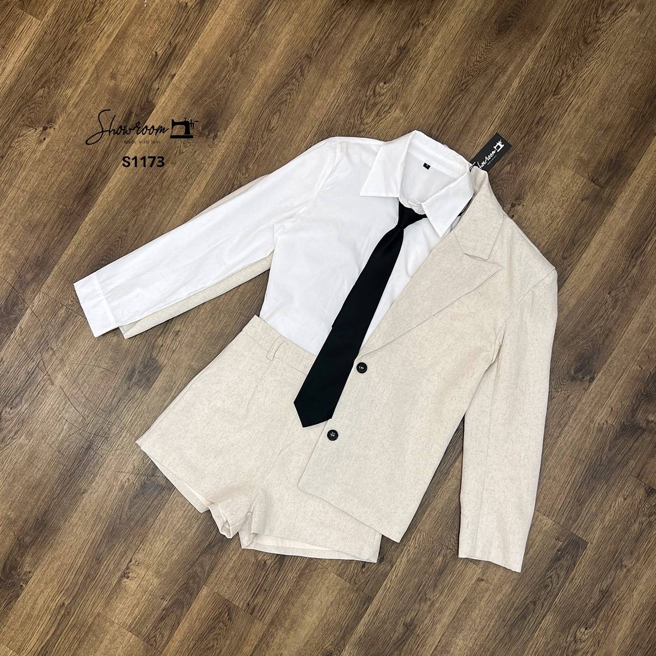 ชุดเซทแฟชั่น Korea suit set เกาหลีเกาใจไม่ไหว กับเซ็ตสูทที่จัดกันมาเต็มๆแบบ 4in1