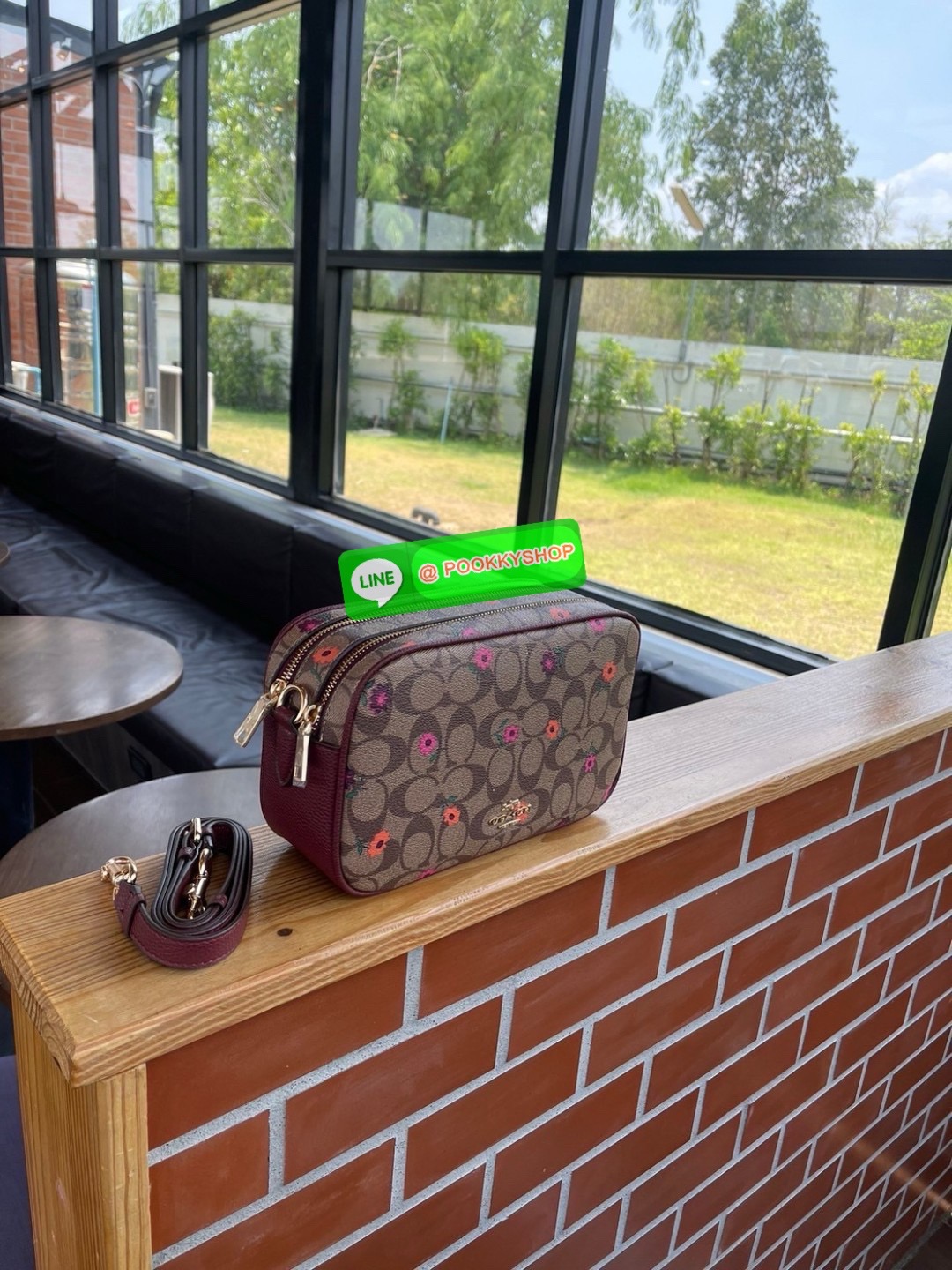 Coach JES CROSSBODY IN SIGNATURE CANVAS (COACH C5800) WHITE FLOWER PRINT /BLACK BROWN MULTI/LIGHT GOLD Product details | Signature coated canvas with smooth leather details| Inside multifunction pocket| Double zip closure, fabric lining| Outside slip pock