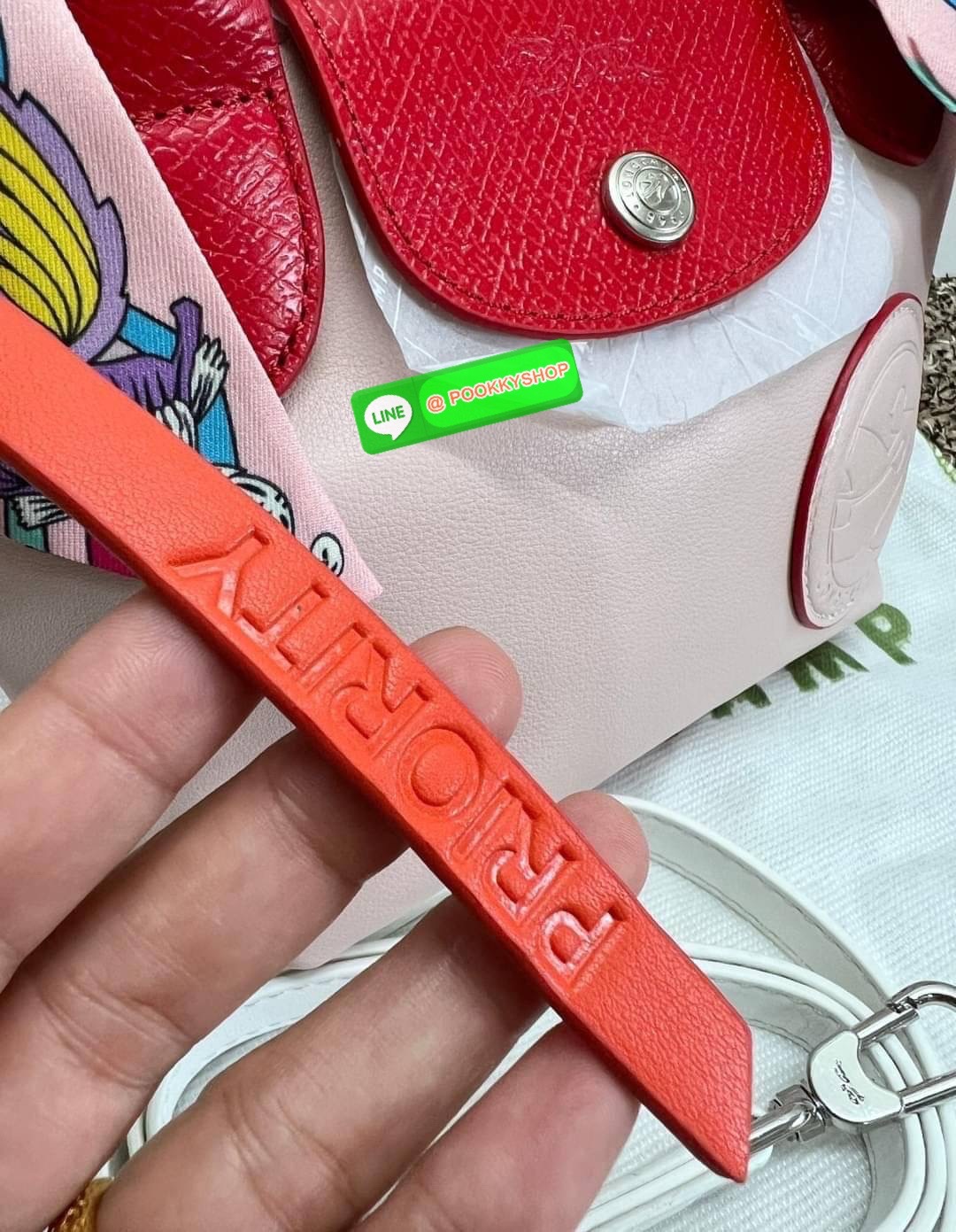 มาเพิ่มให้แล้ว ใครพลาดรอบที่แล้วรอบนี้อย่ารอช้า ก่อนหมดอีกก😘 LIMITED OF JAPAN LONGCHAMP TOTE 2WAY BAG LE PLIAGE EXTRA L1500 💌เป็นรุ่นที่สวยและดูดีมากๆ หนังแกะแท้ หนานุ่ม หลงรักน้องแน่นอนค่ะ สีสวยหวานละมุนมากๆ ภายในกว้างจุสัมภาระได้จุ สามาร