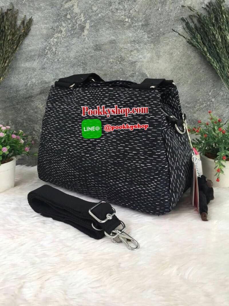 Kipling กระเป๋าสะพาย รุ่น Elysia กระเป๋าสะพาย KIPLING มาพร้อมดีไซน์ทันสมัย และสามารถใช้งานได้อย่างดี เข้ากับทุกการแต่งตัว โดดเด่นด้วยพื้นที่ภายในและช่องต่างๆ ที่ให้คุณจัดเก็บของสำคัญได้ครบถ้วน สามารถสะพายได้หลายแบบ ตามที่คุณต้องการ - สายสะพายสามารถปรับและ