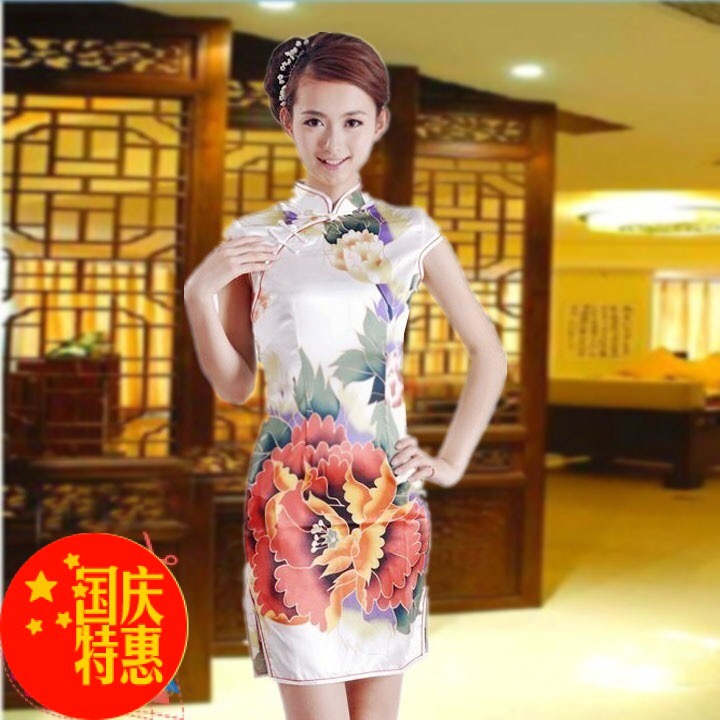 ชุดกี่เพ้าประยุกต์ กี่เพ้าจีน สีขาวมุก แต่งลายดอกเบญจมาศ สวยหรูมากคะ SIZE M