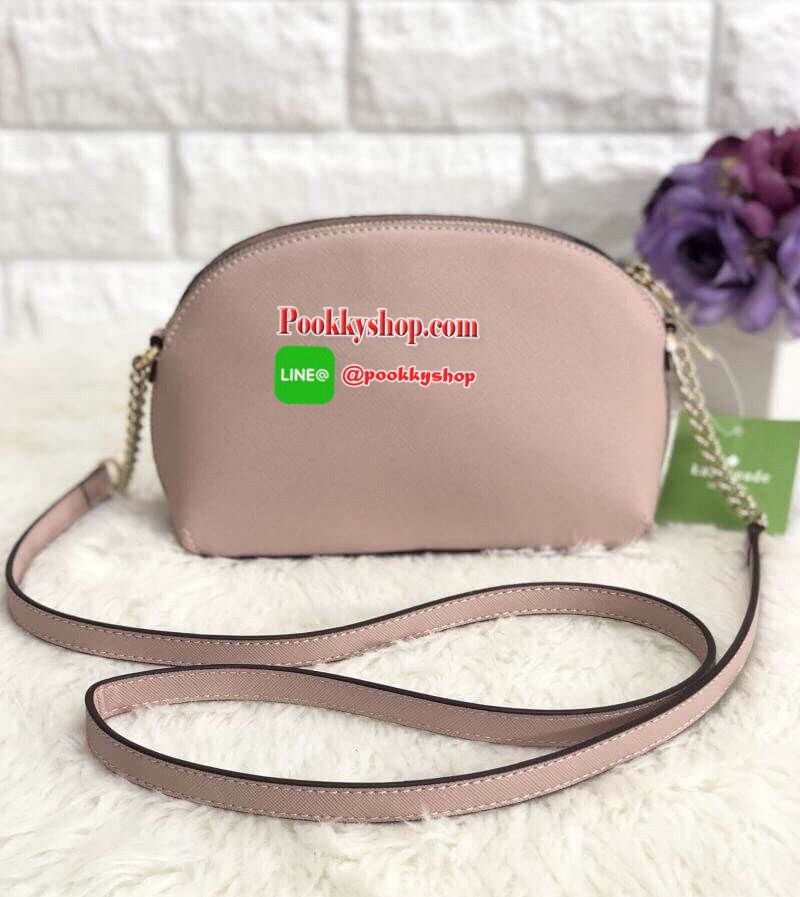 Kate Spade new york Cameron Street Crossbody With Zip Bag พร้อมส่งค่ะ!!! มีพร้อมส่งถึง 9 สีจ้า กระเป๋าสะพายข้างหรือแบบครอสบอดี้ร์ ลายหนังซาฟเฟียโน่ ทรงน่ารัก ใบจริงน่าใช้มากๆค่ะ ด้านหน้าติดโลโก้แบรนด์ มีช่องแม่เหล้กให้ใส่ของหนึ่งช่อง เปิดปิดช่องหลักแบบซิป