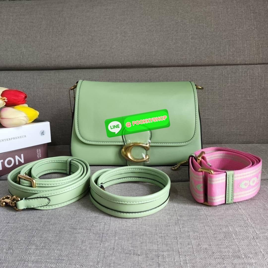 COACH SOFT TABBY SHOULDER BAG (COACH C9804) กระเป๋าข้างเรียบหรู ใบเดียวสะพายได้หลายสไตล์ มีสายสะพายให้ถึง 3 เส้น ปรับเปลี่ยนสไตล์ได้หลายลุควัสดุหนังแท้ทั้งใบ สัมผัสนิ่มมือ น้ำหนักเบา เปิดปิดแบบกระดุมแม่เหล็กเป็นอะไหล่โลโก้แบรนด์ตัวใหญ่ โดดเด่น ภายในกระเป๋