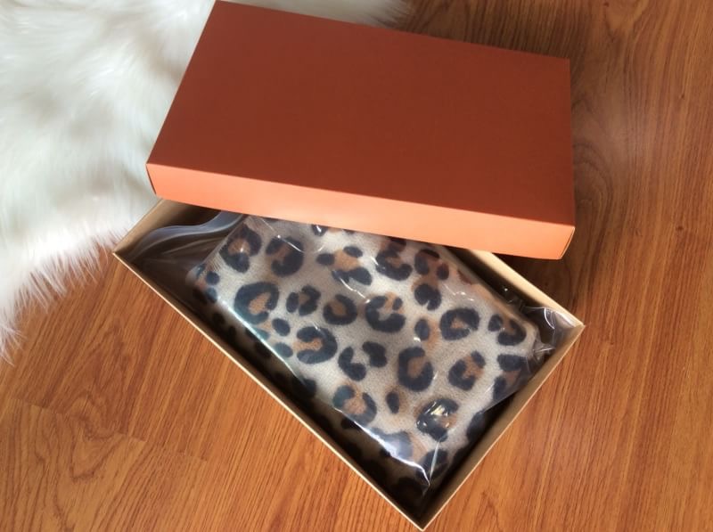 Brand: No Brand ผ้าพันคอลายเสือ 🔥 เสือต้องมา in trend กับแฟชั่นลายเสือ 🔥 ผ้าคลุมไหล่ ผ้าพันคอ ขนาดใหญ่ ทอลายเสือ ลายชัด ลายคมกริบ เนี๊ยบสุดๆ เนื้อผ้าในผืนเดียวกัน สีสวยคลาสสิค เนื้อผ้าหนา เนื้อนุ่ม อุ่นสุดๆ เนื้อผ้าผสมขนสัตว์ หนาวนี้ห้ามพล