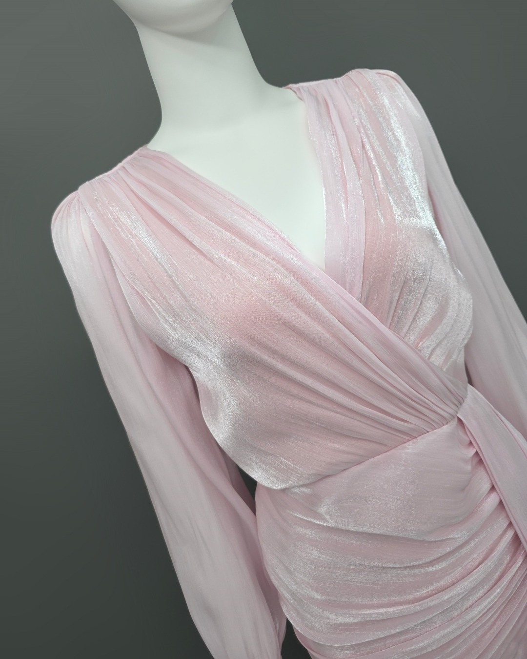 เดรสแฟชั่น เดรสเสื้อคอวีป้าย แขนยาว กระโปรงป้ายจับเดรป แต่งชายระบาย